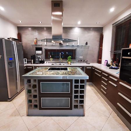 Luxury Basement In The Surrounding Of Budapest Apartment Mogyoród Exterior foto