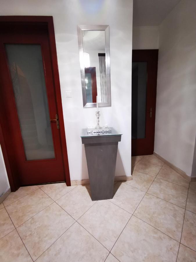 Luxury Basement In The Surrounding Of Budapest Apartment Mogyoród Exterior foto