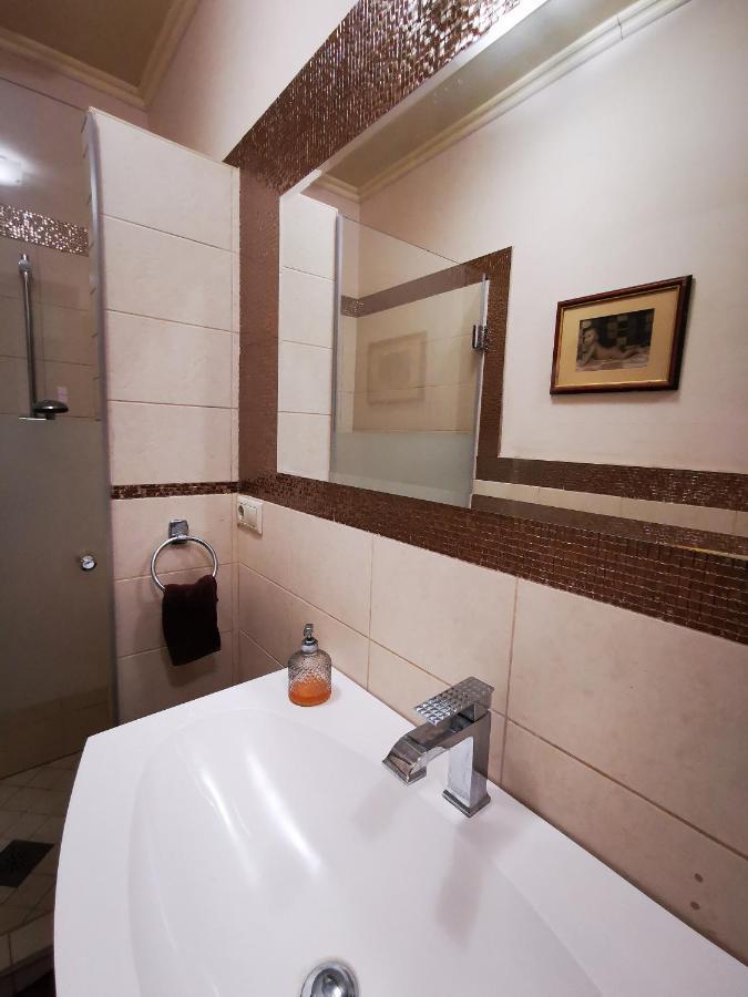 Luxury Basement In The Surrounding Of Budapest Apartment Mogyoród Exterior foto